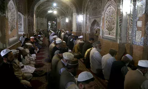 Blast at Pakistan mosque injures Islamist leader, three others