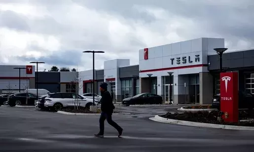 Elon Musk asks Tesla employees to ‘hang onto’ stock despite 40% drop