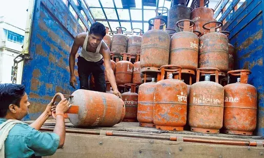 Price of commercial LPG cylinders slashed by ₹41