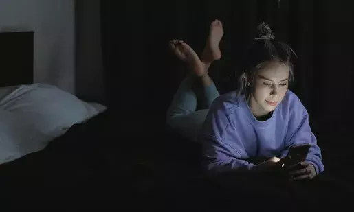 Do you scroll social media before sleeping? Study says it leads to insomnia