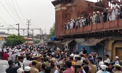 60 booked in Agra after flesh found at Jama Masjid sparks protest