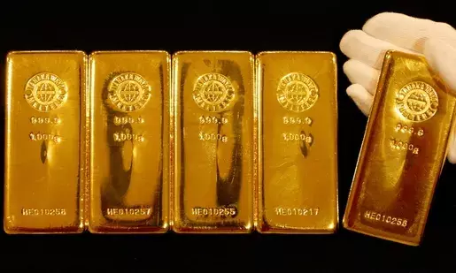 Gold crosses ₹95,000 for the first time to hit a new record high as dollar weakens and trade war persists