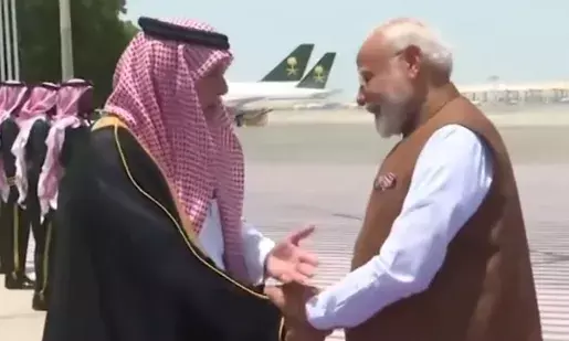 Modi Saudi Arabia Visit LIVE: PM welcomed with 21 gun salute in Jeddah