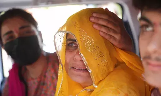 ‘Look who’s bearing brunt’: Children separated from mothers, tears at Attari-Wagah ahead of India exit deadline