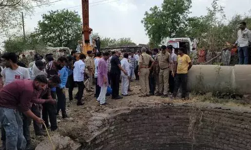 10 killed, 4 injured after van hits bike, falls into well in Madhya Pradesh
