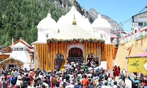 Char Dham Yatra: Over 5,000 devotees attend Yamunotri and Gangotri on the first day