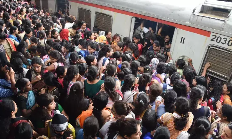 Mumbai Locals to Get Automatic Doors After Train Accident: Railways