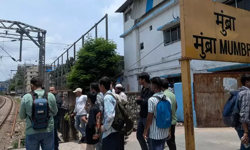 Mumbra Railway Tragedy: 4 Dead, 9 Injured After Falling on Tracks